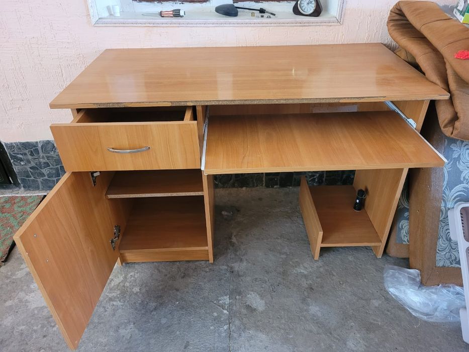 Компьютерный стол продаю