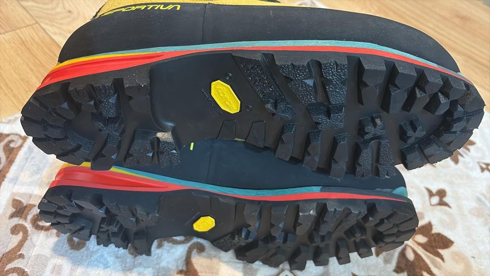 Ghete ,bocanci LA Sportiva Nepal, GTX nr 45, noi