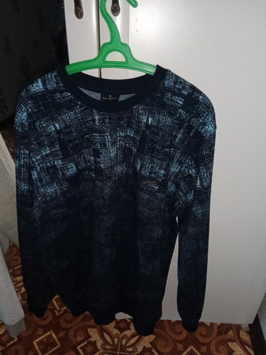 Продам свитера новый