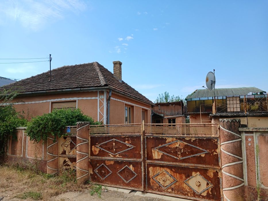 Casă de vânzare!