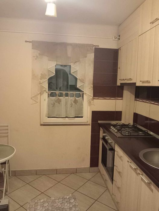 Apartament 2 camere.Se poate și inchiria