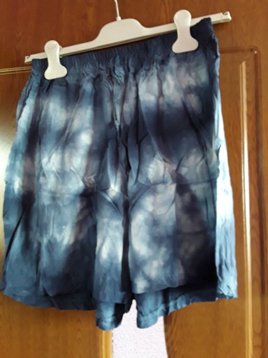 Vând Pantaloni Scurți de Damă Mărimea L-XL Noi