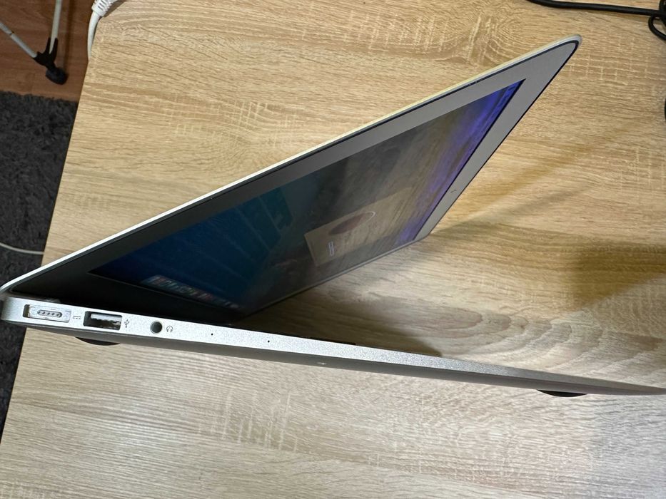 Vand Macbook air 2017 in stare foarte buna