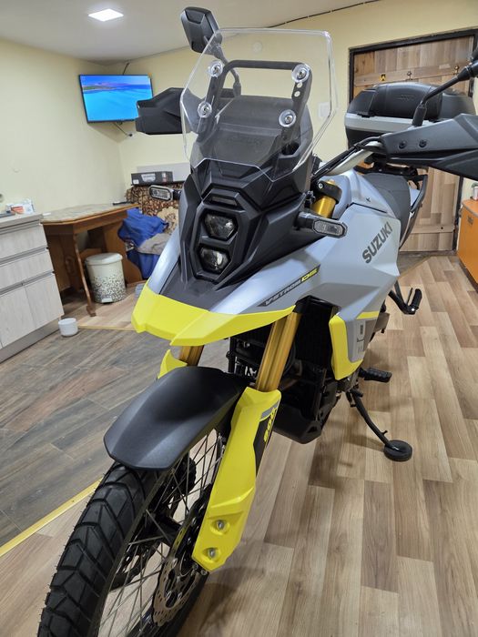 Vând Suzuki V-strom 800de