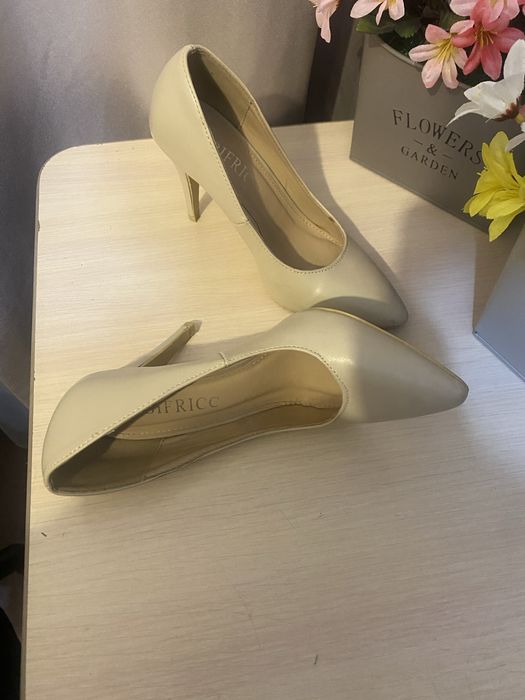 Продам женские туфли