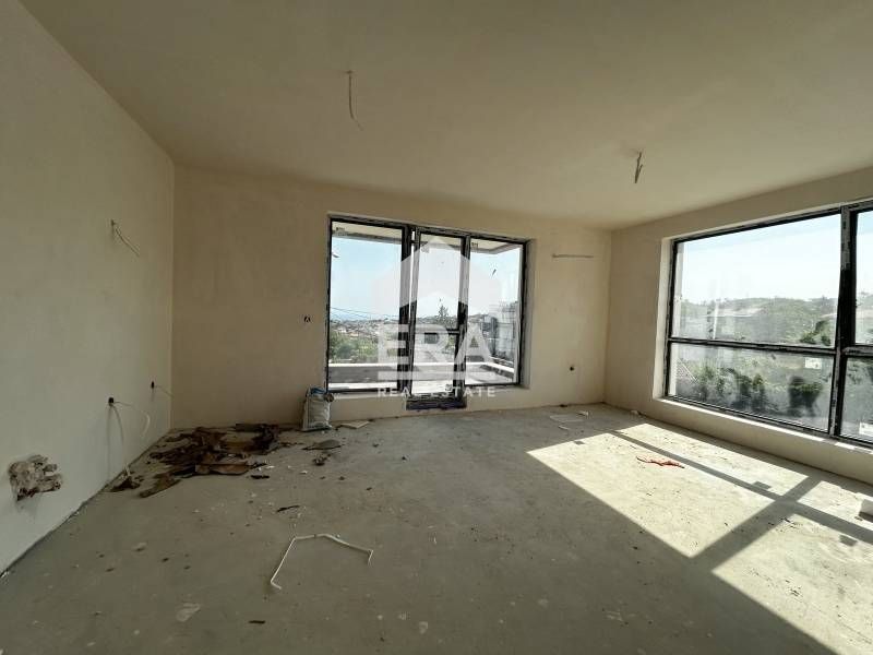 Двустаен, ексклузивен, югозападен апартамент за продажба, с морска пан