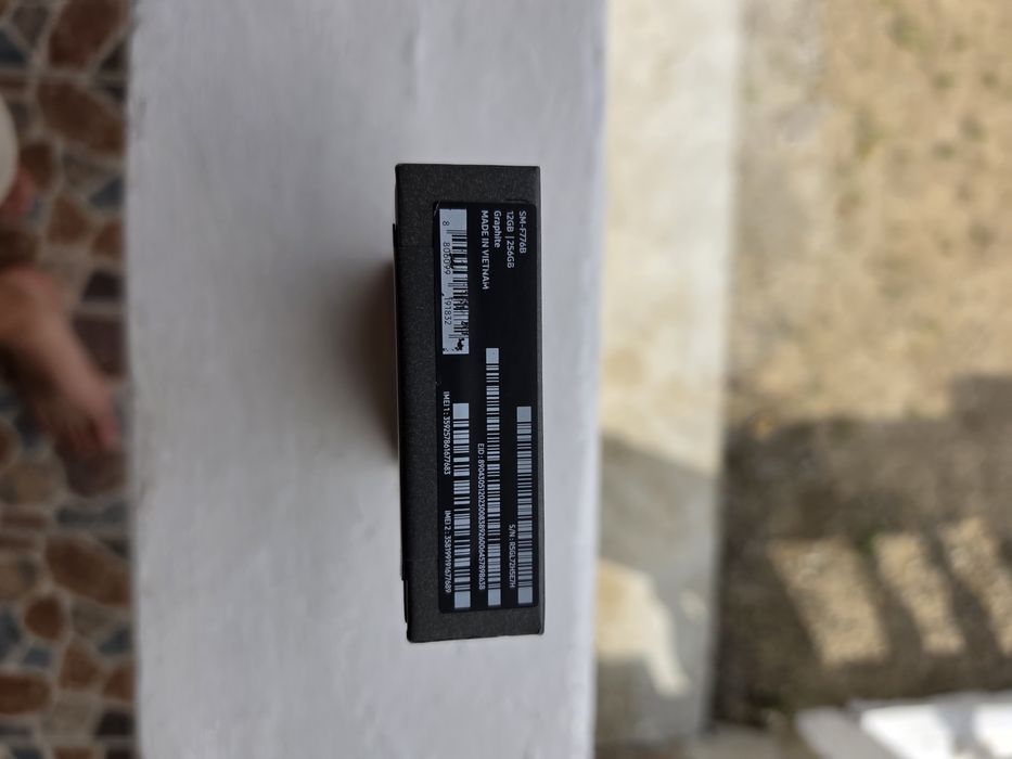 Samsung Z Flip 8 Sigilat culoare Graphite , spațiu de stocare 256 Gb