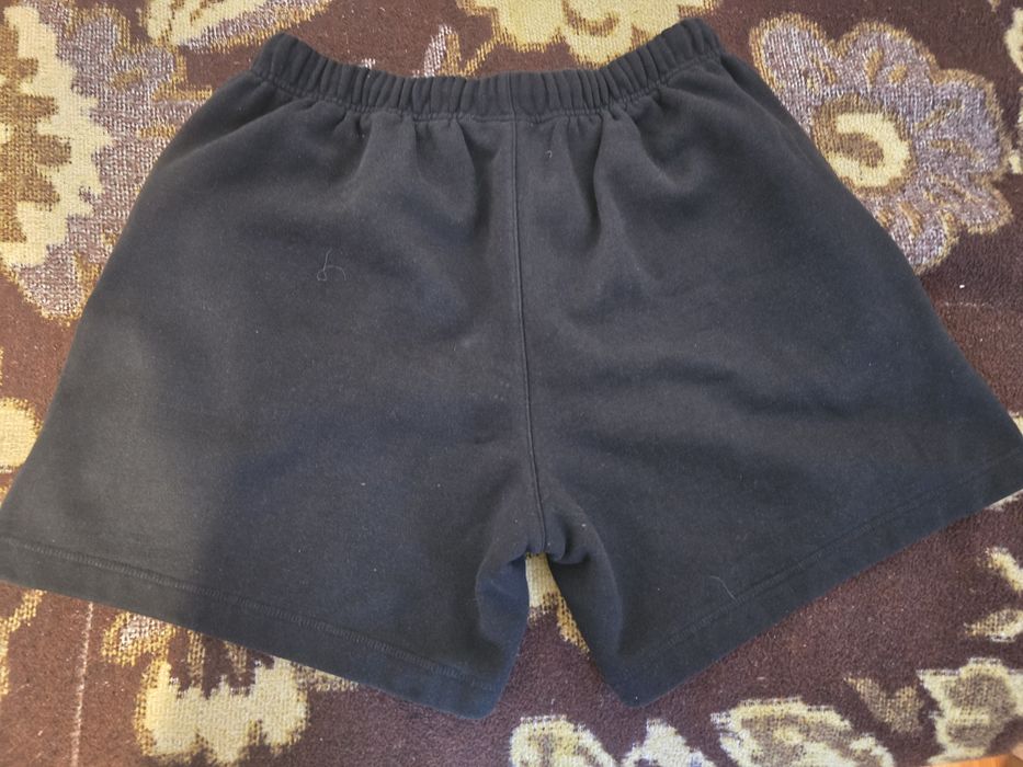 Pantaloni scurt Essentials de culoare neagra