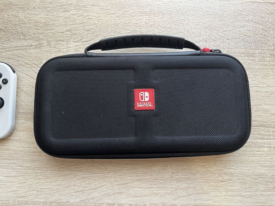 Nintendo Switch OLED с калъф