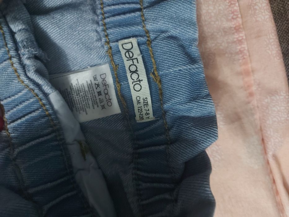 Джинсы на девочку  7-8 лет