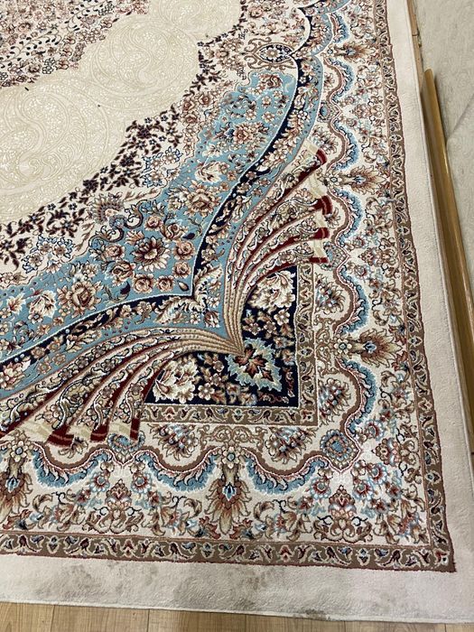 Кілем сатылады.