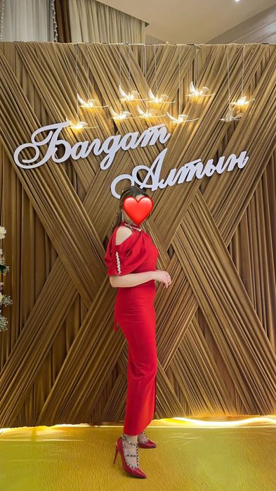 Шикарное красное платье