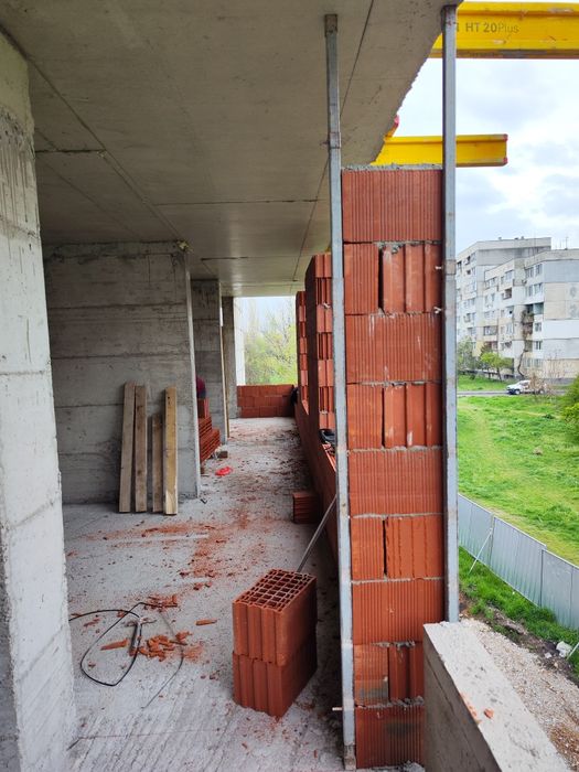 Телескопични водачи за зидария с вградена пружина.