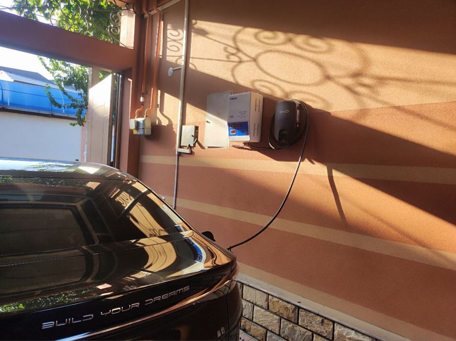 Стабилизатор напряжение Andeli 15.000 sdw, devorga osiladigan