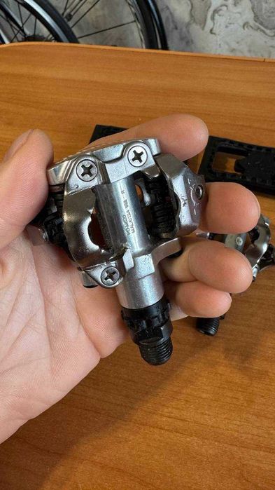 Контактные педали Shimano PD-M520