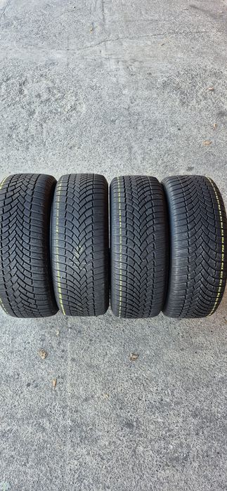 4 anvelope iarna runflat Bridgestone 215/55/17.Pretul este pe bucata