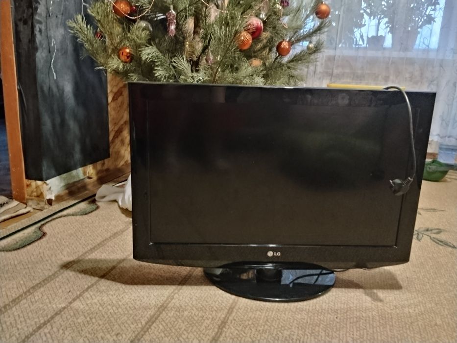 Продам телевизор LG