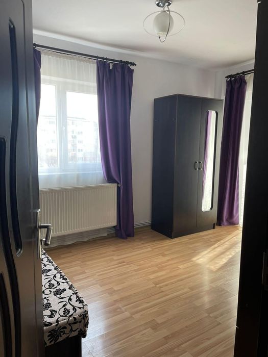 Vând garsonieră zona M-uri !