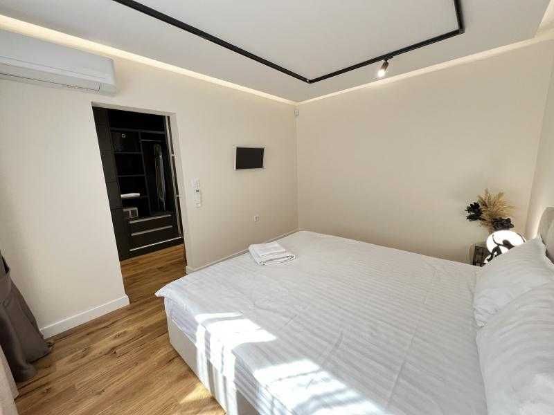 Дава се под наем Тристаен апартамент в Бургас, Център - 100 кв.м за 1275 € - Снимка #10