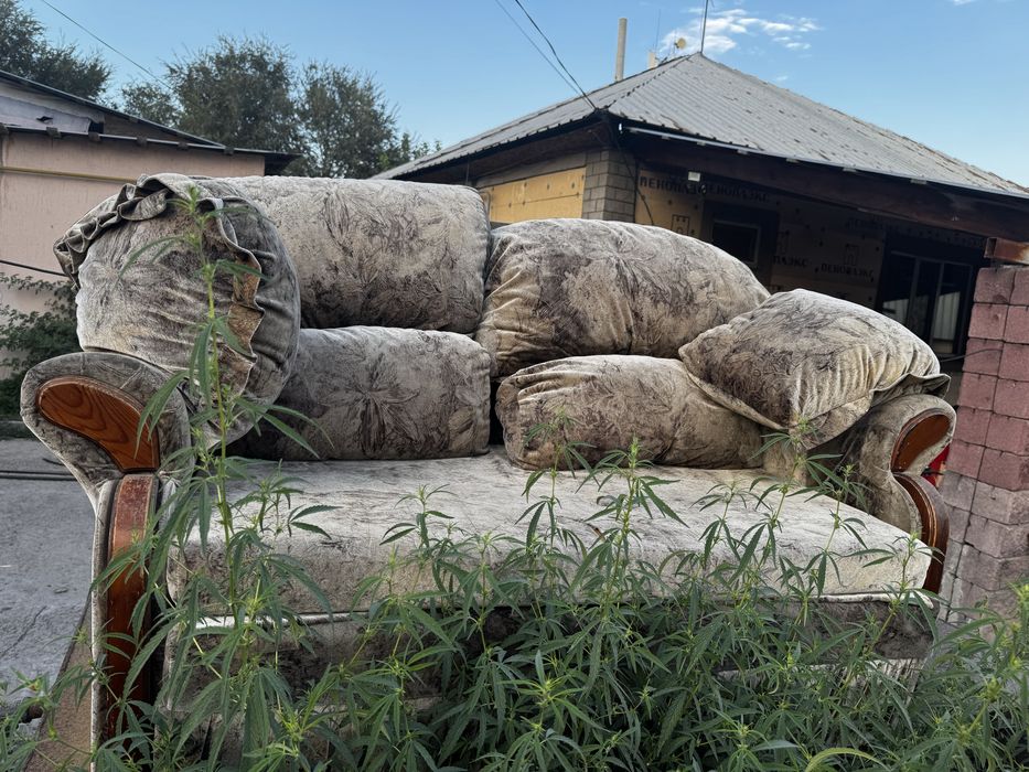 Продам диван в хорошем состоянии