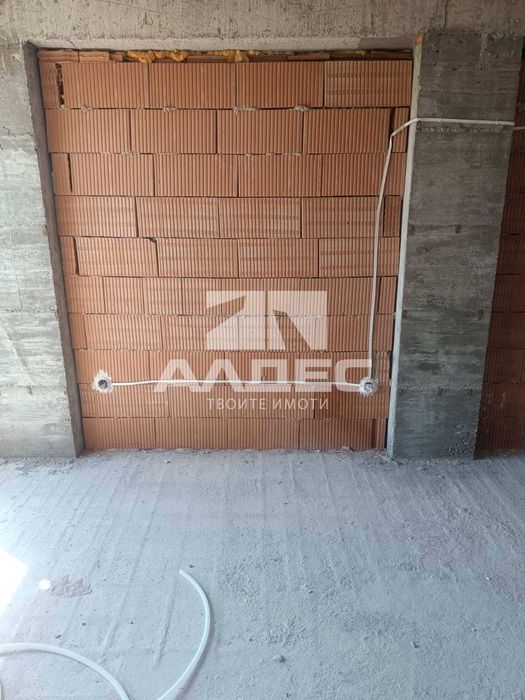 Продава се чисто нов тристаен ап. в Банишора!
