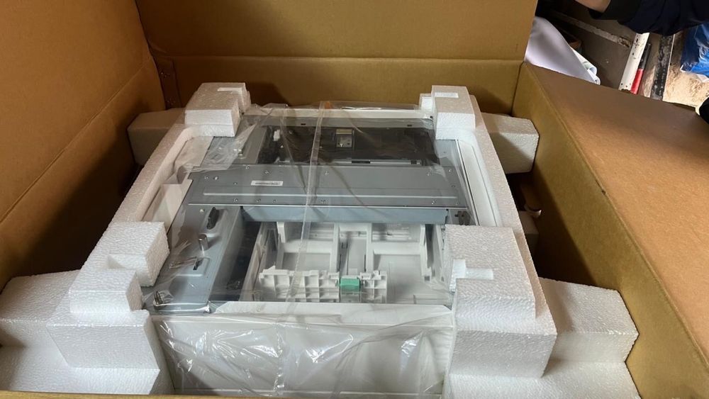 300000 тгНовый упакованный принтер xerox phaser 6700