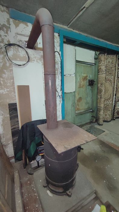 Продам чугунную буржуйку.