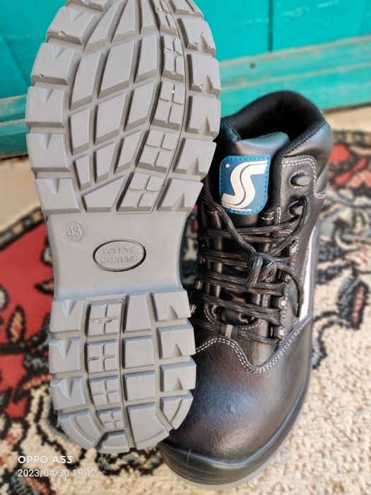 Продам летние спец ботинки