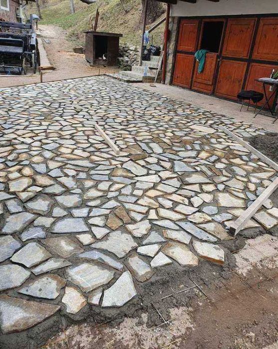 Piatră Naturală de Munte | Aspect Rustic și Elegant pentru Grădină