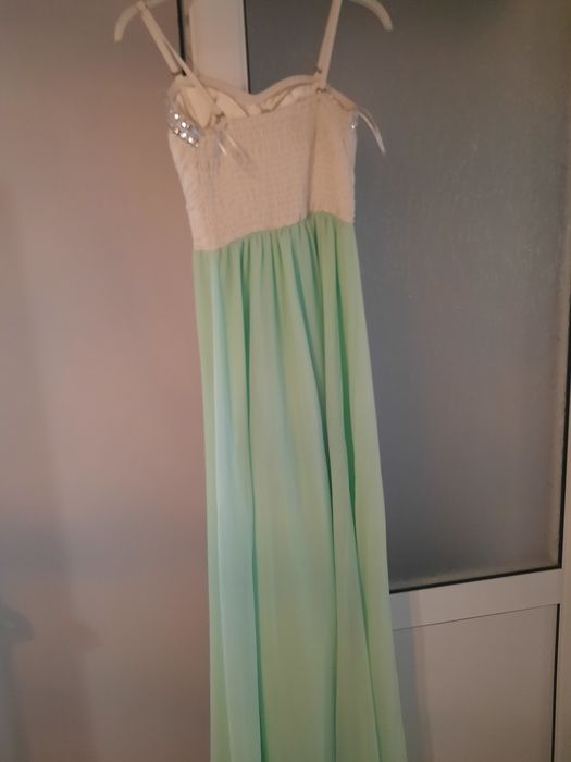 Дълга дамска рокля с цепка