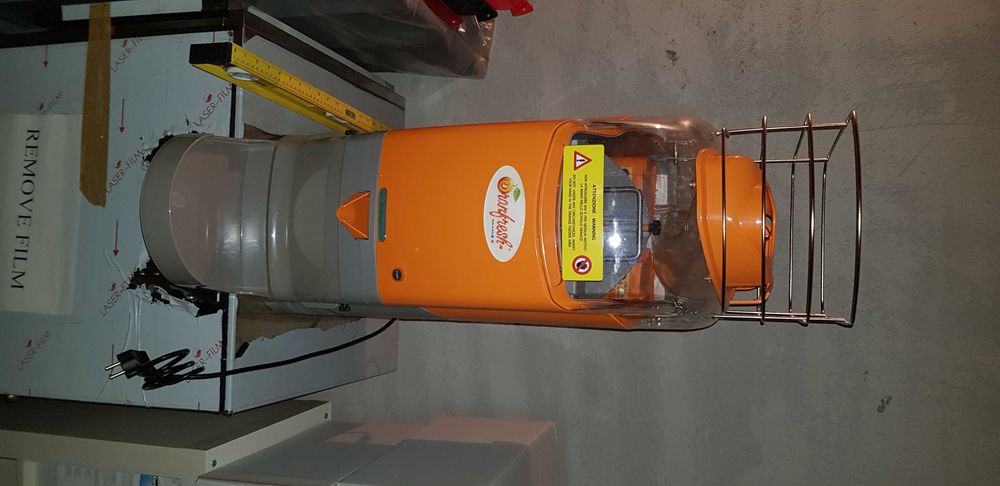 фреш машина Модел Orangenius с КОНТЕЙНЕР от неръждаема стомана