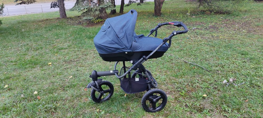 Продавам детска количка bebe confort high trek пълен комплект