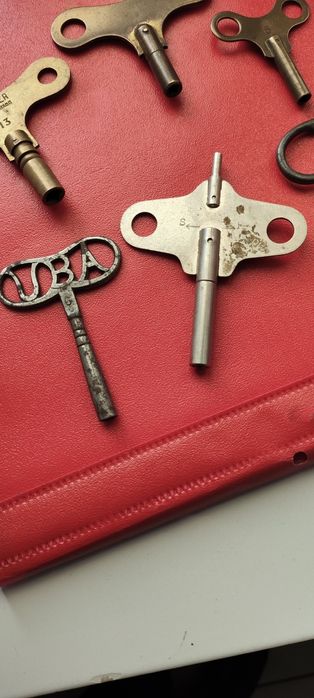 Chei pentru pendule cu arc