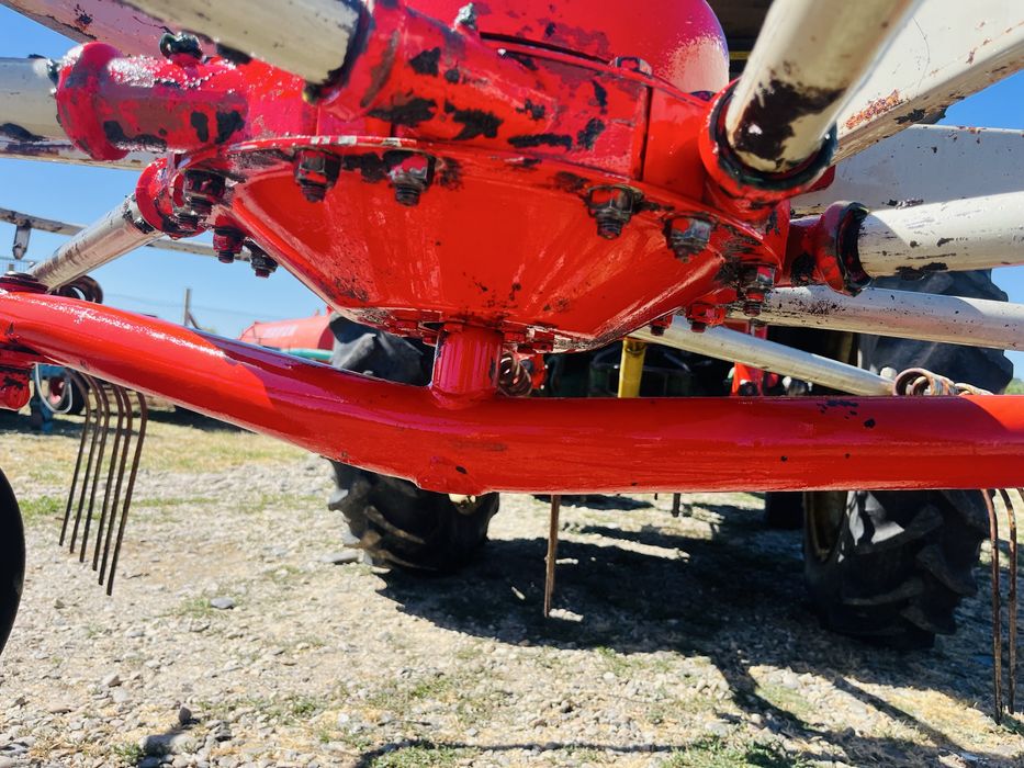 Grebla de adunat fan, iarba,lucerna,tip paianjen Kuhn baie de vaselina