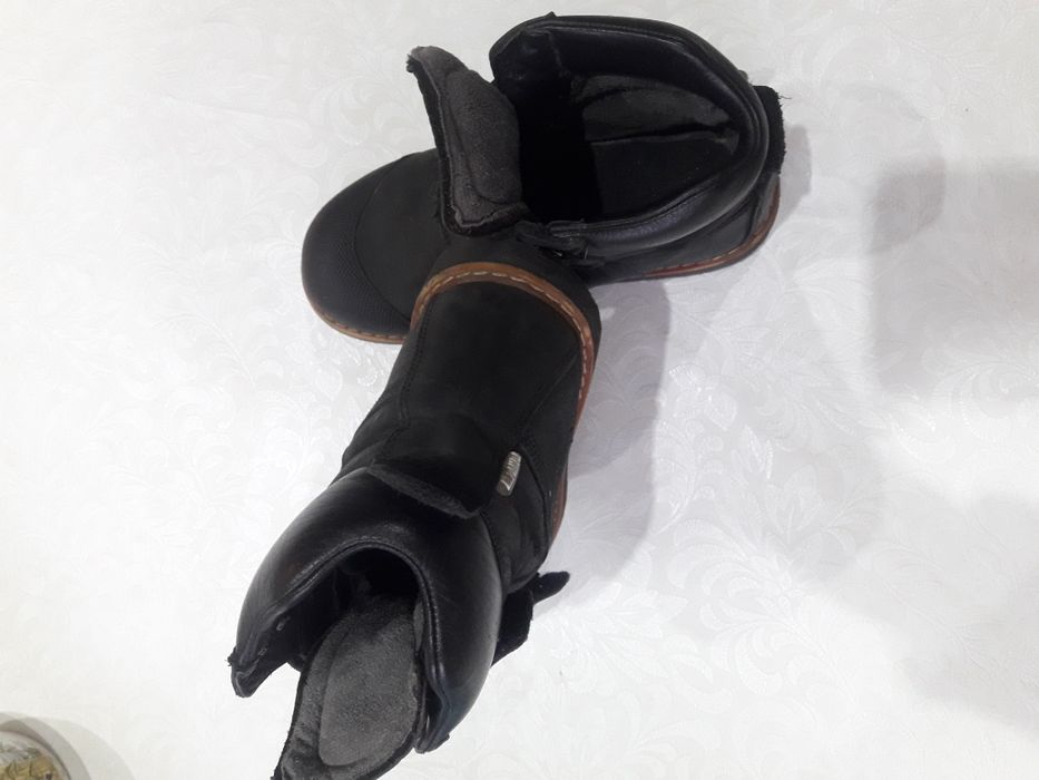 Продам детские ботинки