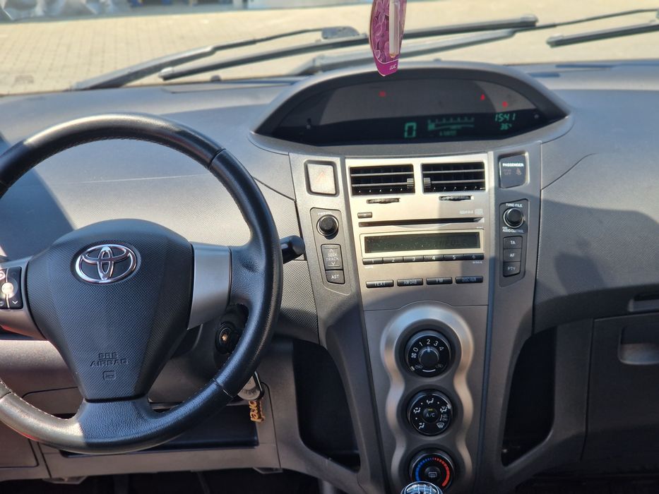 Toyota yaris 2011