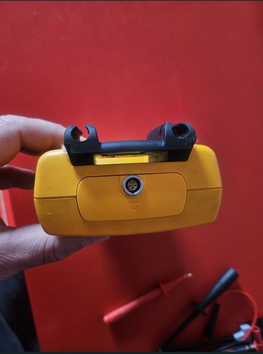 Calibrator multifuncțional Fluke 725