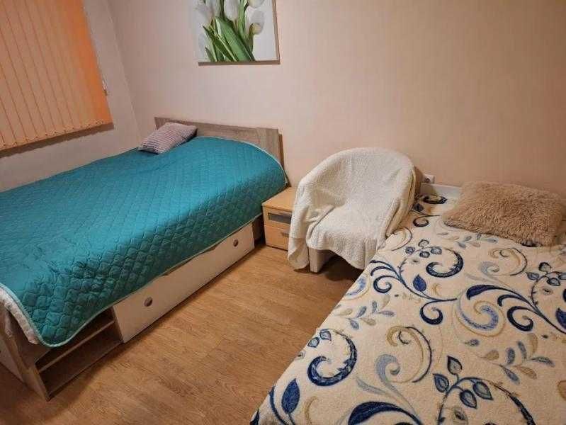 Дава се под наем Двустаен апартамент в Бургас, Славейков - 60 кв.м за 408 € - Снимка #2