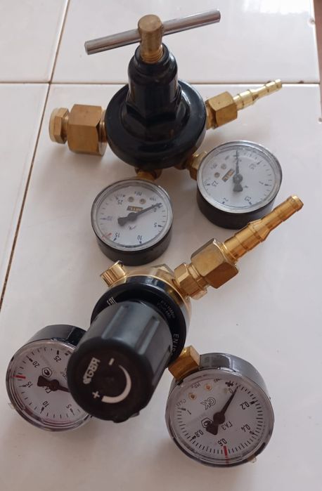 Продам  редукторы