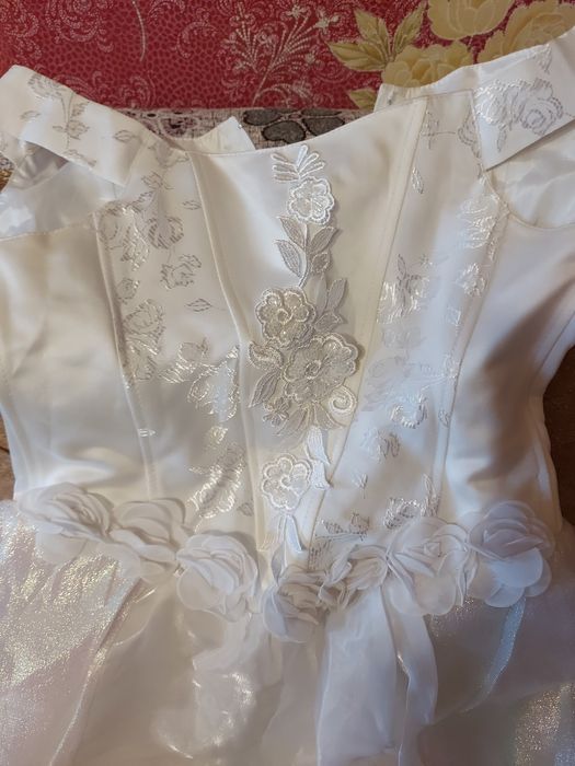 Продам праздничное платье