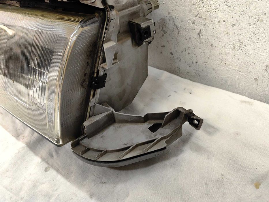 Оригинални  фарове  Мерцедес 202 Ц  Mercedes C 202 Feis