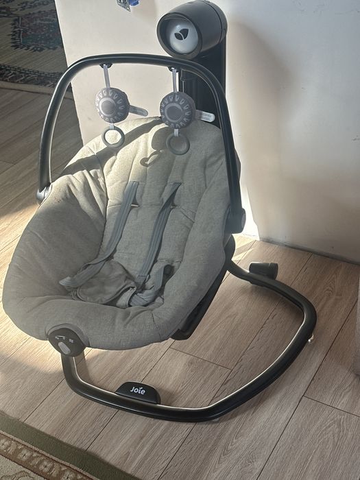 Шезлонг/элекрокачели детская Joie