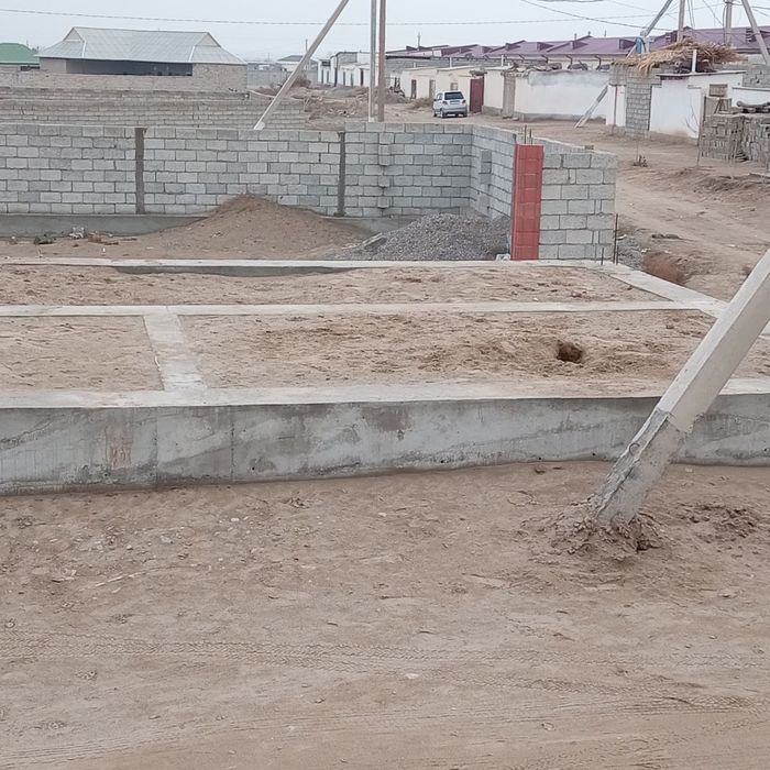 Uchastka yer fundament qurilgan