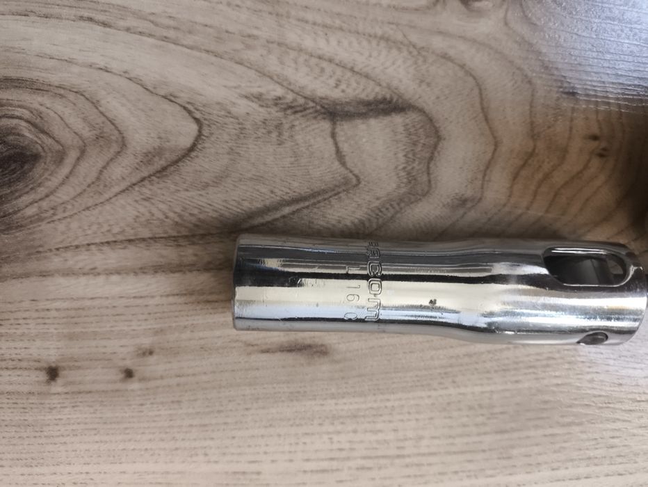 Инструменти Facom