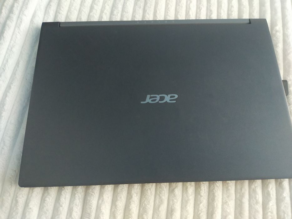 Продам ноутбук игровой aser aspire 7