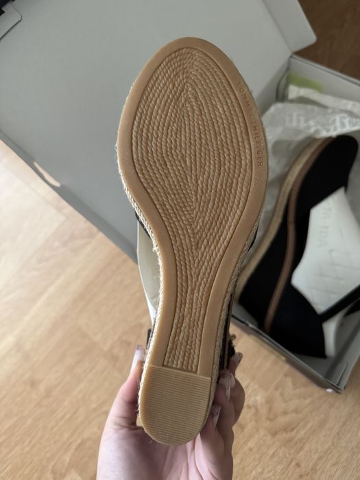 Espadrile Tommy Hilfiger nou cu eticheta