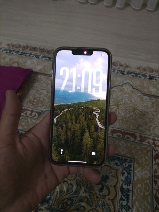 Продам Айфон 16 е
