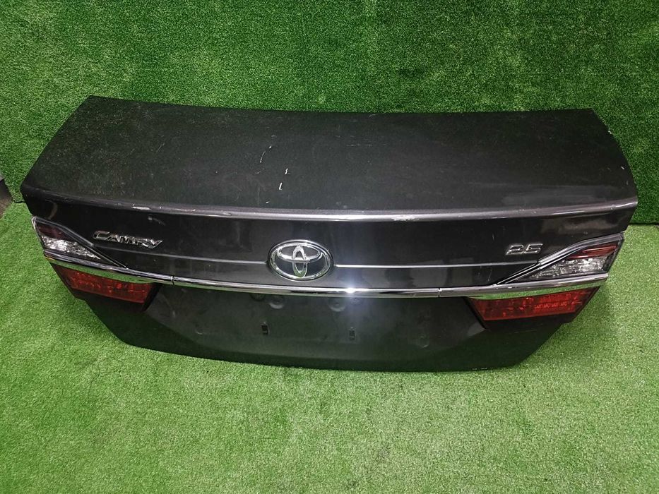 Оригинальная крышка багажника от Toyota Camry 55. Европа.
