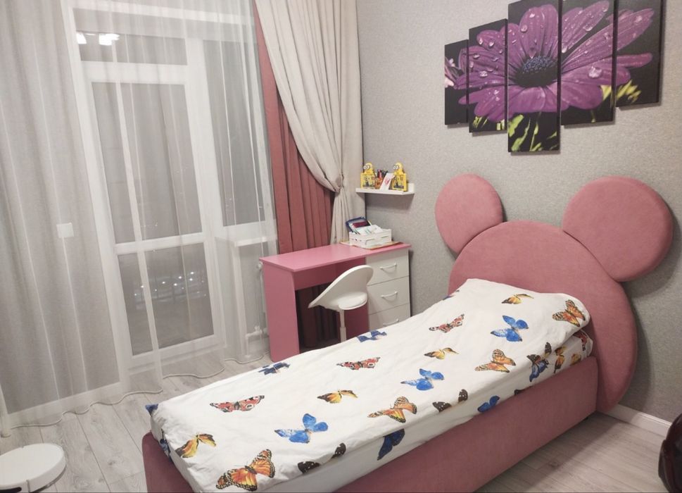 Продаётся кровать и стол со стулом