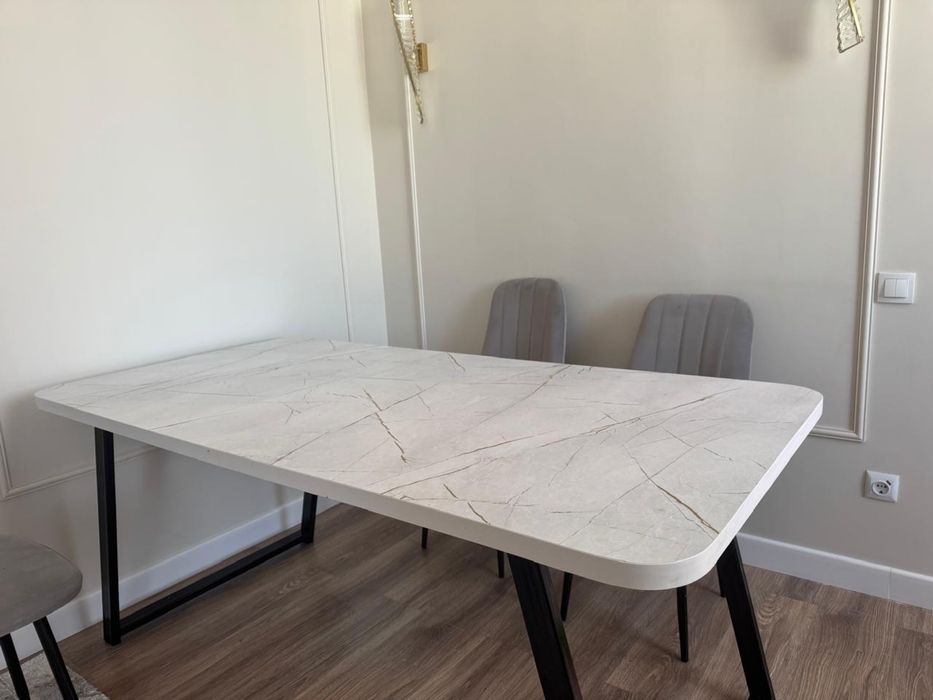 Продам стол в идеальном состоянии!